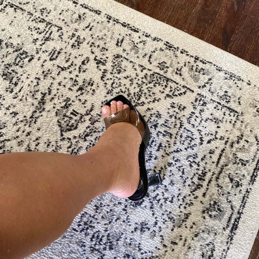 Vince Camuto 4” clear pump with black heel. 9M